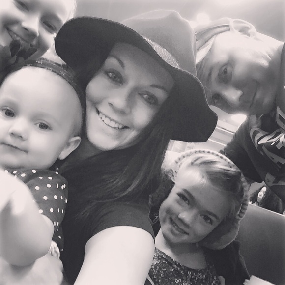 Meet your Posher, Sarah - Picture 2 of 2